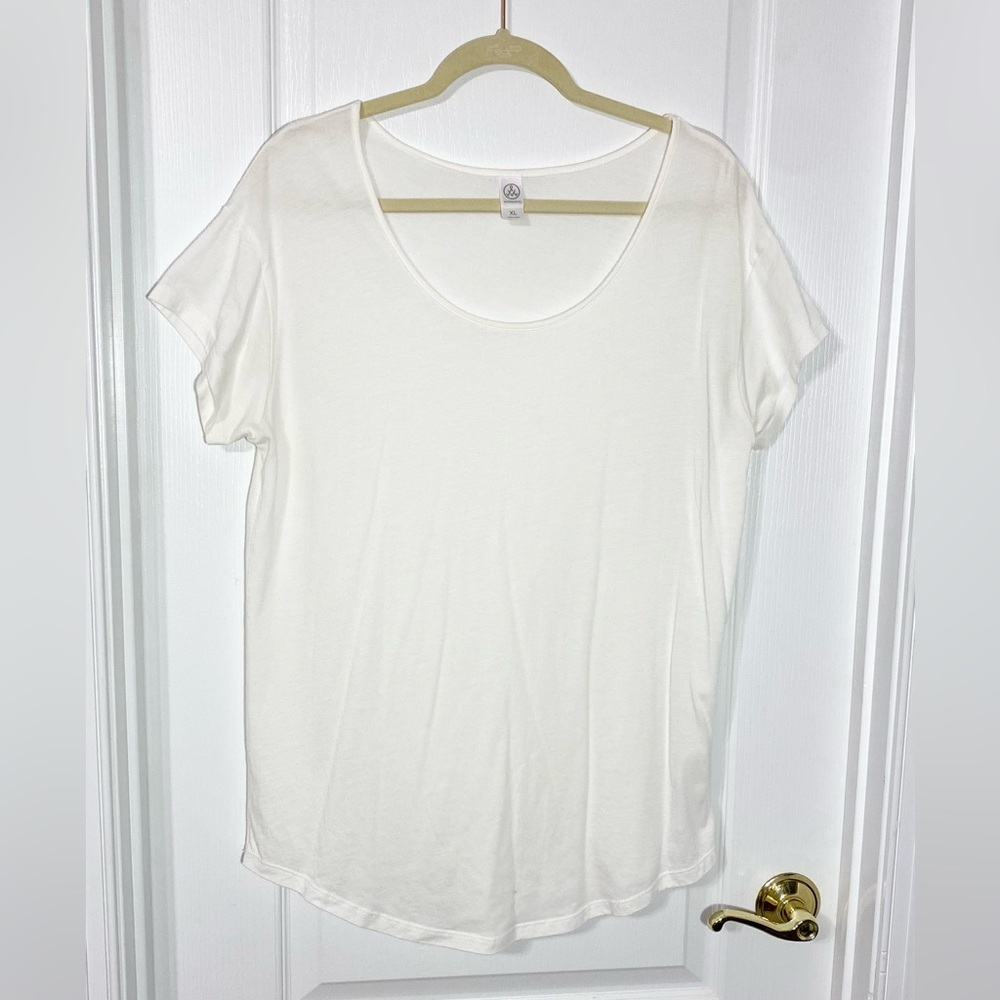 Alternative Soft Scoop Neck Tee Off White Size XL